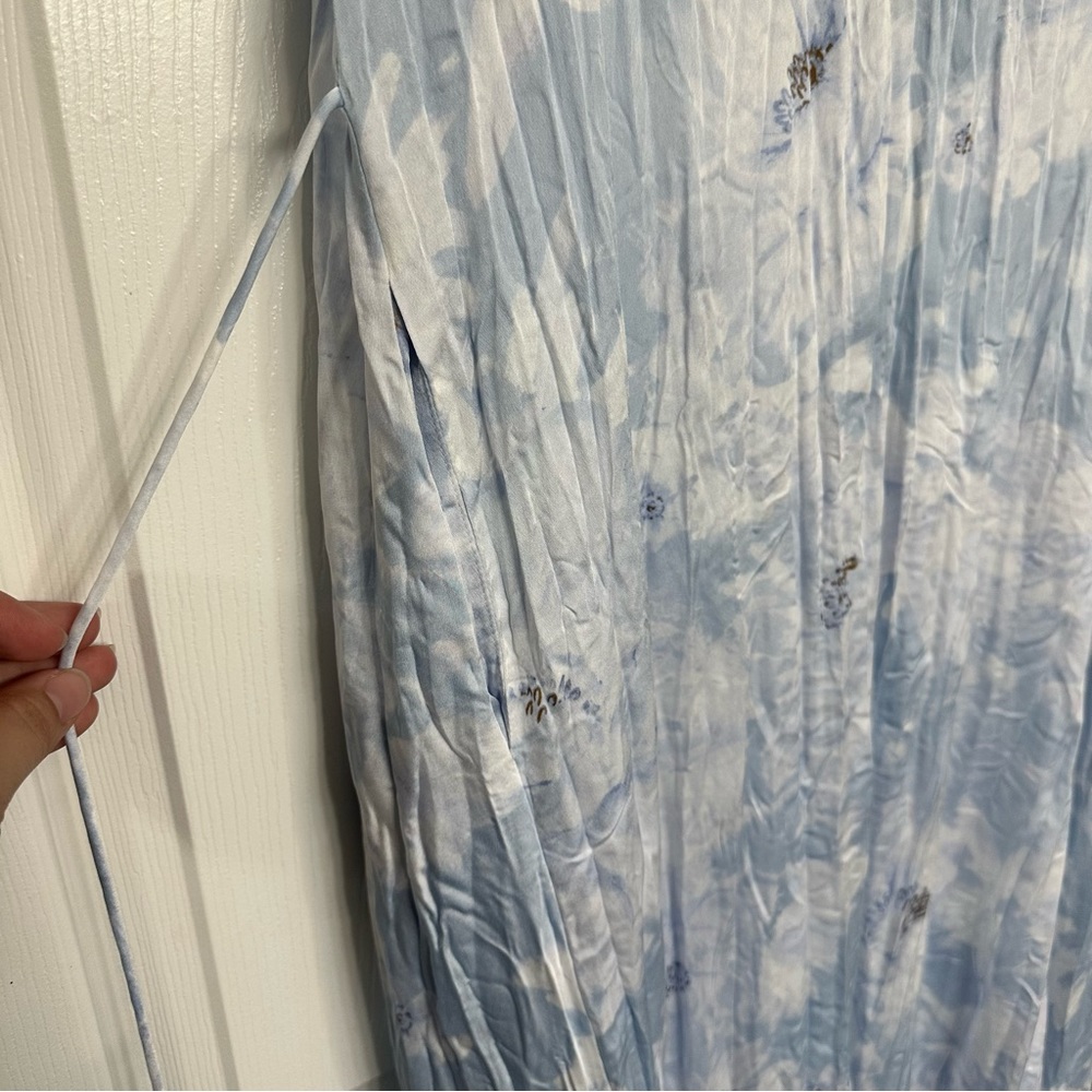 VINCE Painted Magnolia V-Neck Dress - Picture 11 of 11